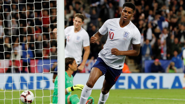 Selebrasi Marcus Rashford usai mencetak gol ke gawang Swiss. (Foto: REUTERS/Darren Staples)