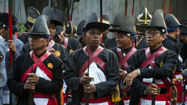 Prajurit Kraton Yogyakarta bersiap untuk Grebeg Maulid (Foto: Flickr/Rokok Indonesia)