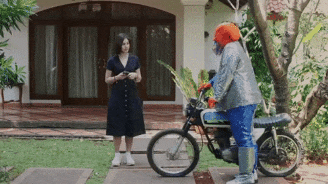 Vanesha Prescilla Kena Rayuan Gombal Alien (Foto: YouTube Falcon Pictures)