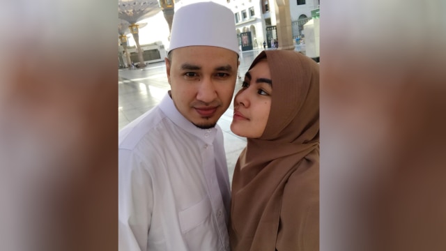Kartika Putri dan sang suami, Habib Usman. (Foto: Instagram/@kartikaputriworld)