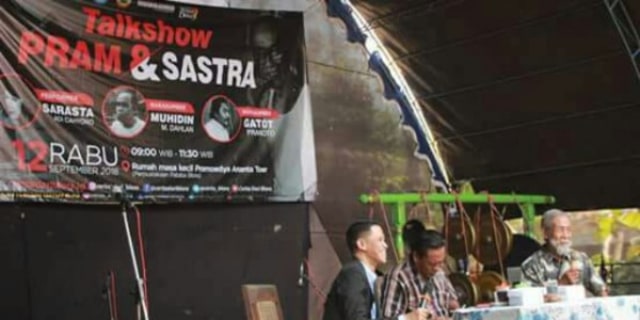 Pram Peroleh Pencerahan dari Kopi dan Rokok