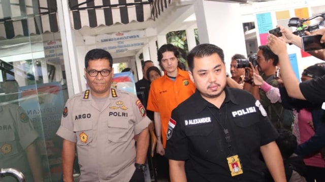 Ozzy Albar dalam rilis terkait kasus narkoba di Polda Metro Jaya. (Foto: Munady)