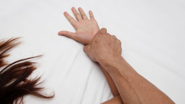 Aduh, Wanita Norwegia Ini Mengaku Diperkosa Karyawan Villa