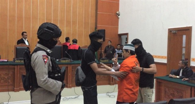 Wawan Kurniawan setelah mendengarkan vonis di PN Jakbar. (Foto: Mirsan/kumparan)