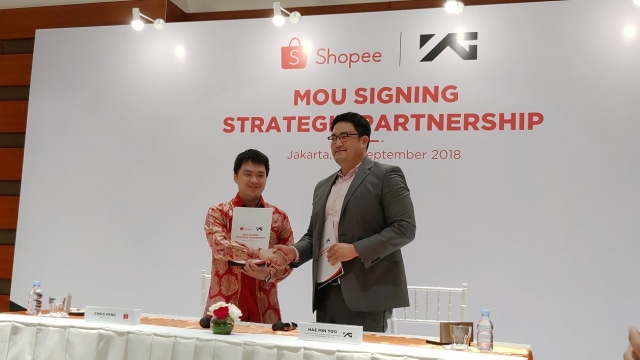 CEO Shopee, Chris Feng (kiri) dan Director Business YG Entertainment and YG Plus, Hae Min Yoo. (Foto: Niken Nurani/kumparan)