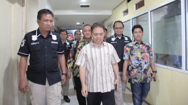 Mantan Walikota Depok, Nur Mahmudi usai menjalani pemeriksaan di Polresta Depok, Kamis (13/9). (Foto: Jamal Ramadhan/kumparan)