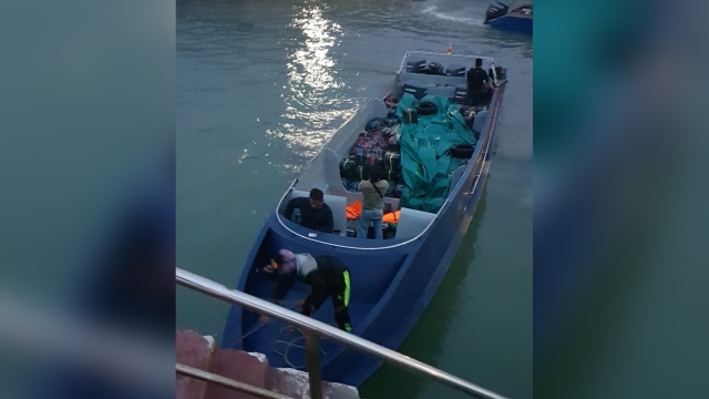 TNI AL gagalkan penyelundupan 1.200 botol miras dari Singapura (Foto: Dok. Koarmada I)