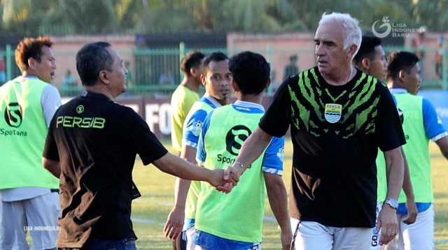 3 Alasan Hubungan Febri Haryadi dan Manajer Persib Memanas  (4)
