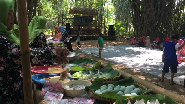 Video: Berkunjung ke Pasar Slumpring Tegal