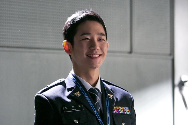 10 Aktor Korea yang Pernah Berperan sebagai Polisi di Drama (2)