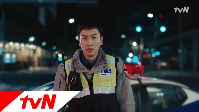 10 Aktor Korea yang Pernah Berperan sebagai Polisi di Drama (6)