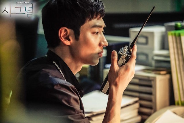 10 Aktor Korea yang Pernah Berperan sebagai Polisi di Drama (9)