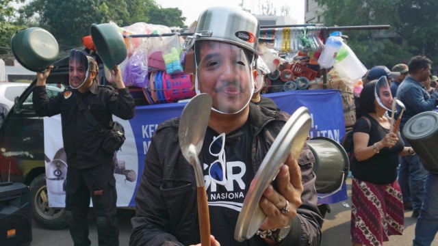 Demo tuntut kembalikan aset kemenpora dari Roy Suryo di depan DPP Demokrat, Jumat (14/9/18). (Foto: Jamal Ramadhan/kumparan)
