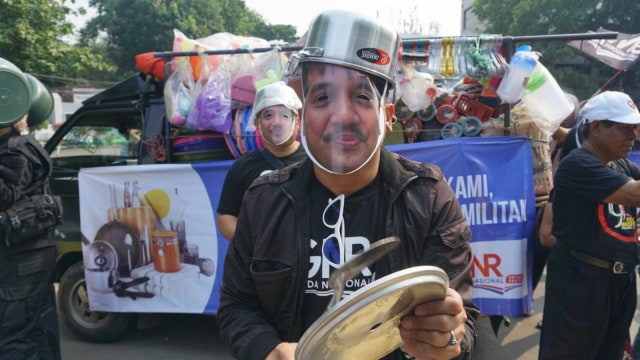 Demo tuntut kembalikan aset kemenpora dari Roy Suryo di depan DPP Demokrat, Jumat (14/9/18). (Foto: Jamal Ramadhan/kumparan)