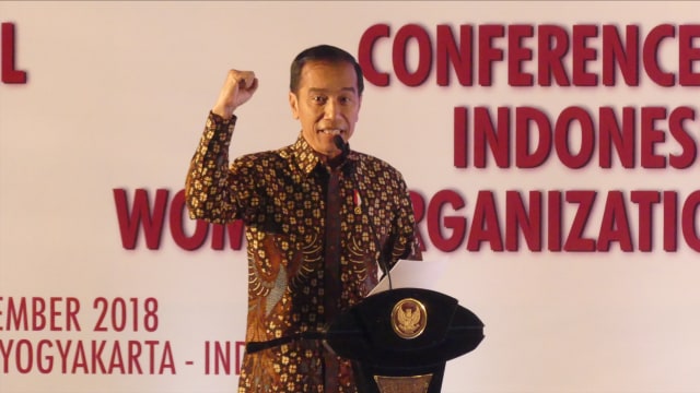 Presiden Joko Widodo memberikan pidato yang inspiratif bagi 2050 perempuan yang hadir di acara International Council of Women 2018. (Foto: dok. Avissa Harness/ kumparan)
