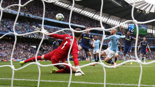 Proses terciptanya gol ke-50 David Silva di Premier League. (Foto: Action Images via Reuters/Jason Cairnduff)
