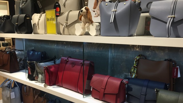 Tas mewah impor di Mall Grand Indonesia, Jakarta, Minggu (16/9/2018). (Foto: Elsa Toruan/kumparan)
