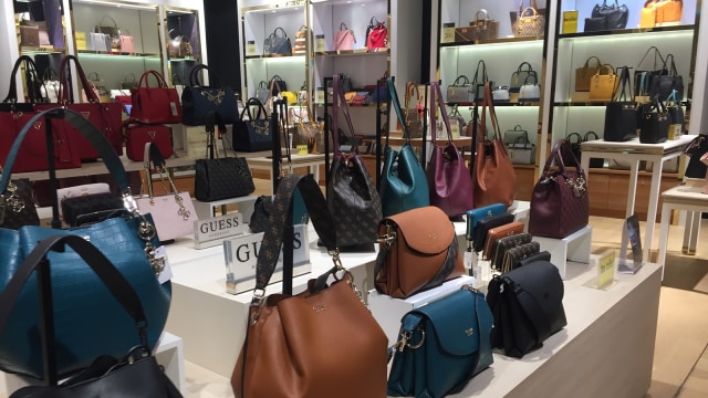 Tas mewah impor di Mall Grand Indonesia, Jakarta, Minggu (16/9/2018). (Foto: Elsa Toruan/kumparan)