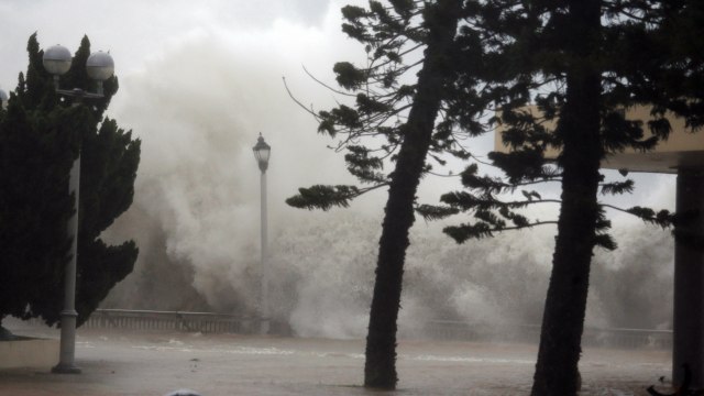 Topan Mangkhut di Hong Kong, China  (Foto: REUTERS/Bobby Yip)