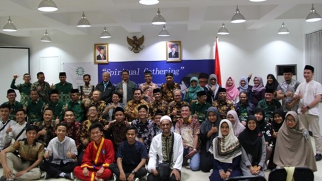 Foto Bersama dalam Spiritual Gathering bersama Pimpinan Pusat Muhammadiyah dan Generasi Milenial Berkemajuan di Tiongkok, KBRI Beijing (Foto: KBRI Beijing)