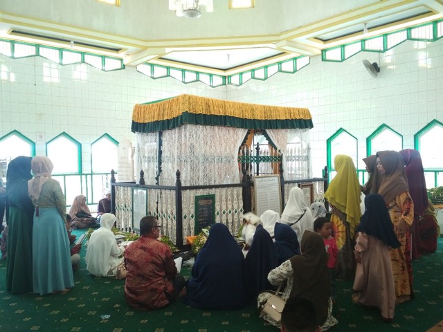 Rupa-rupa Alasan Ziarah ke Makam Ulama Arsyad Al-Banjari