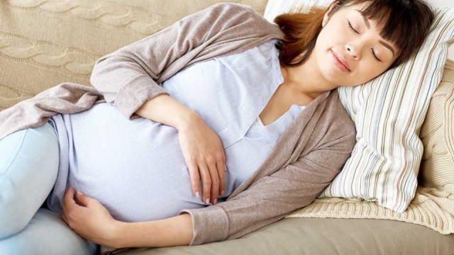 Benarkah Tidur Siang untuk Ibu Pasca Melahirkan Berbahaya?