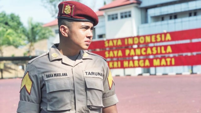 Umay Shahab gunakan baju taruna akpol untuk keperluan syuting film. (Foto: Instagram @umayshahab)