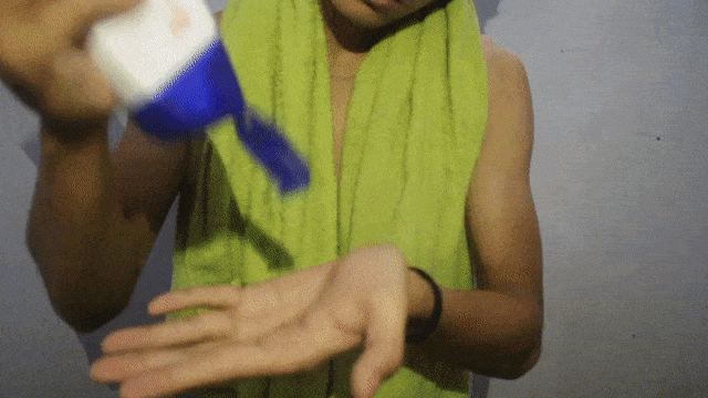 Akhir Bulan Sampo Ditambah Air  (Foto: Bryan Furran/youtube)