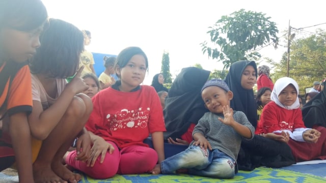 Anak-anak di Pusat Kegiatan Anak (PKA)  di TPAS TAMANGAPA Makassar (Foto: Pranamya Dewanti/kumparan)