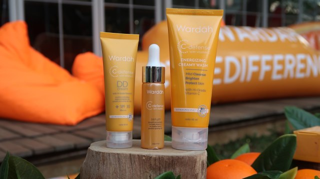 C-defense, skincare terbaru dari Wardah. (Foto: Intan Kemala Sari/kumparan)