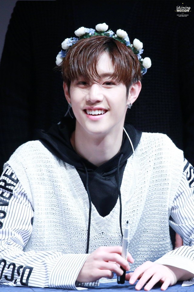10 Anggota Grup K-Pop yang Dijuluki 'Fake Maknae' (8)