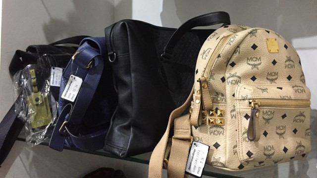 Ragam tas branded preloved di Adels Branded Bags, Jakarta, Selasa (18/9/2018). (Foto: Elsa Toruan/kumparan)
