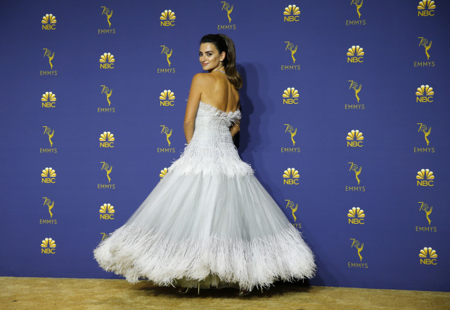 Penelope Cruz dalam gaun Chanel Haute Couture (Foto: Dok. REUTERS/Mike Blake)