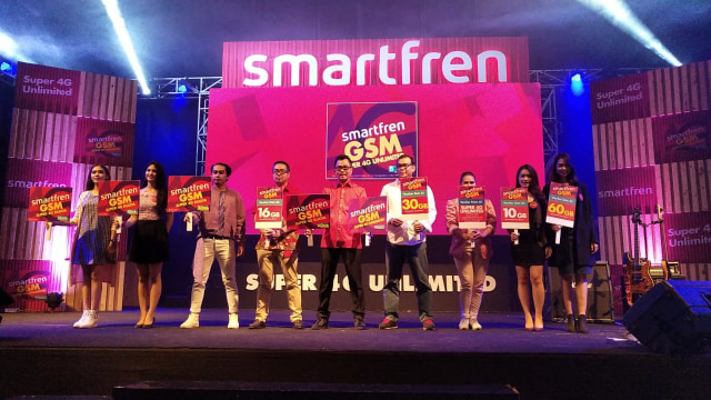 Super 4G Unlimited dan Super 4G Kuota Smartfren. (Foto: Astrid Rahadiani Putri/kumparan)