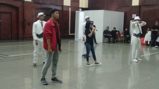 Gladiresik konser Syahrini. (Foto: Alexander Vito/kumparan)