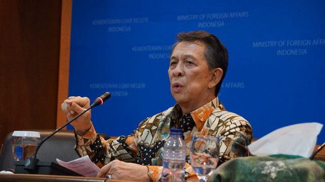 Dubes RI untuk Filipina, DR. Sinyo Harry Sarundajang. (Foto: Helmi Afandi/kumparan)