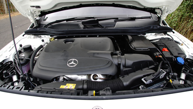 Mesin Mercedes Benz GLA 200 AMG Line (Foto: Aditya Pratama Niagara/kumparanOTO)