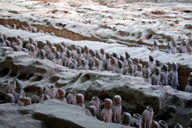 Qiz ozini jinsiy aloqada erkalaydi Ayolning sikini silkitgan porno video