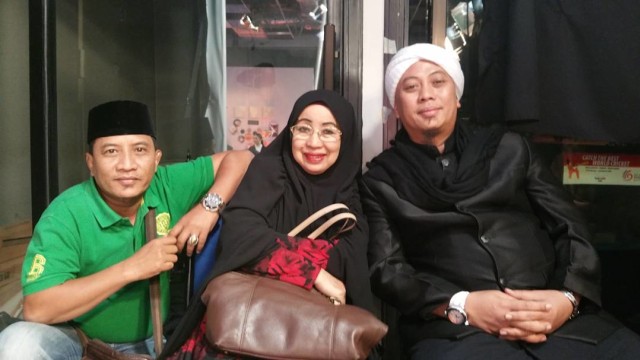 Opick bersama sang ibu (Foto: Instagram @opick_tomboati)