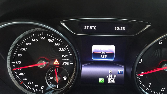 Segitiga Merah: Indikator Active Brake Assist  (Foto: Aditya Pratama Niagara/kumparanOTO)