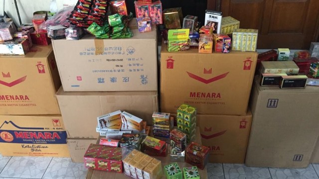 Penemuan obat ilegal oleh BPOM di kelurahan sukapura kecamatan Cilincing, Jakarta Utara. (Foto: Dofa/kumparan)