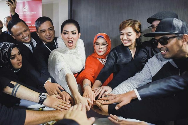 Intip 7 Momen Keseruan Backstage Konser 'Journey of Syahrini' (2)