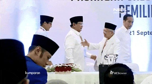 Sandi Cium Tangan Ma'ruf Amin. (Foto: Dok. NET)