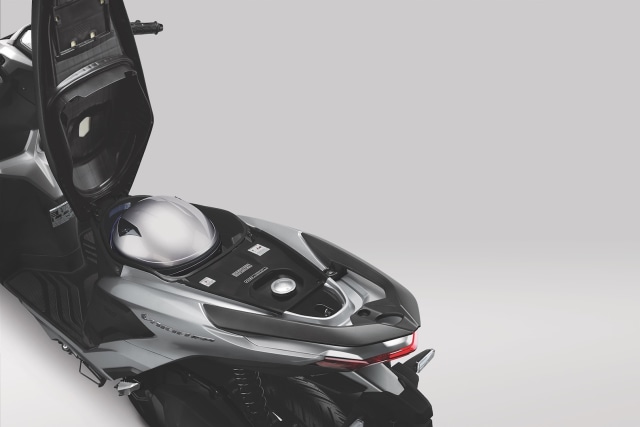com-18 Litre U-Box Helm In (Foto: Honda)