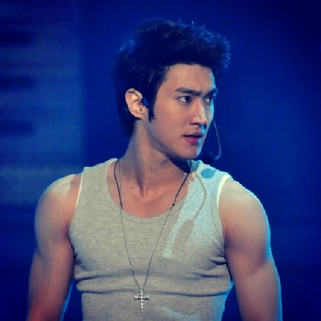 Sempat Dikabarkan Dekat Dengan Agnez Mo, Ini 7 Potret Kekar Choi Siwon (1)