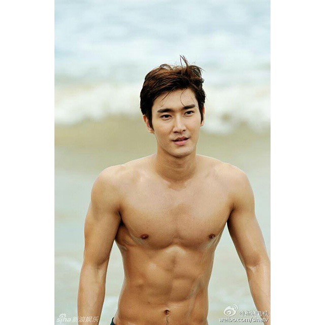 Sempat Dikabarkan Dekat Dengan Agnez Mo, Ini 7 Potret Kekar Choi Siwon (5)
