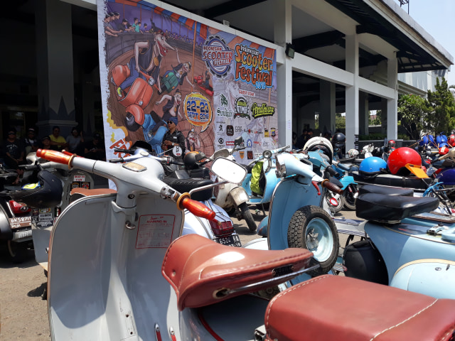 Ribuan Vespa Mania Padati Indonesian Scooter Festival 2018 di JEC