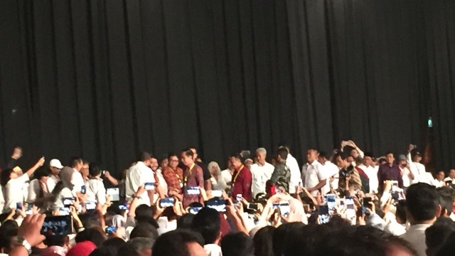 Presiden Jokowi tiba di JCC untuk menghadiri Reuni Alumnus UGM, Sabtu (22/9/2018). (Foto: Ferry Fadhlurrahman/kumparan)