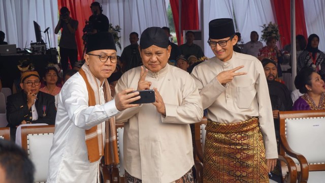 Ketum PAN Zulkifli Hasan Ajak Prabowo dan Sandi ngevlog di Monas. (Foto: Yudhistira Amran Saleh/kumparan)