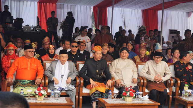 Kedua paslon Capres dan Cawapres di Acara Deklarasi Kampanye Damai di Monas. (Foto: Yudhistira Amran Saleh/kumparan)